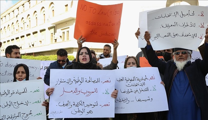 ليبيا..'تأجيل الانتخابات' والتصارع بين الفصائل السياسية لتقسيم السلطة
