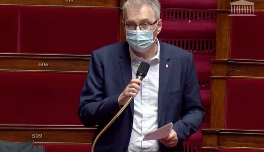 نائب ماكرون يتعرض للإعتداء من قبل الرافضين للإجراءات الصحية