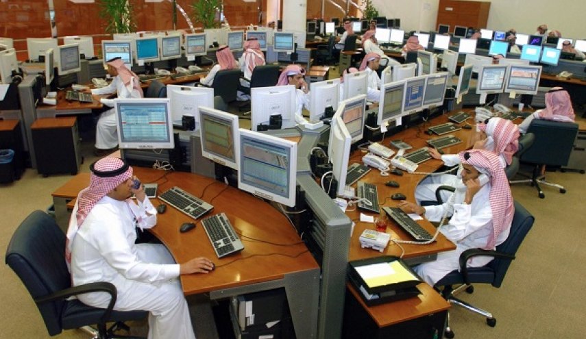 الامارات تهدد بحبس من يرفض العمل يوم الجمعة