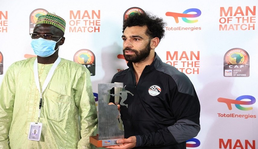 محمد صلاح يتوج بجائزة أفضل لاعب في مباراة منتخب مصر وغينيا بيساو
