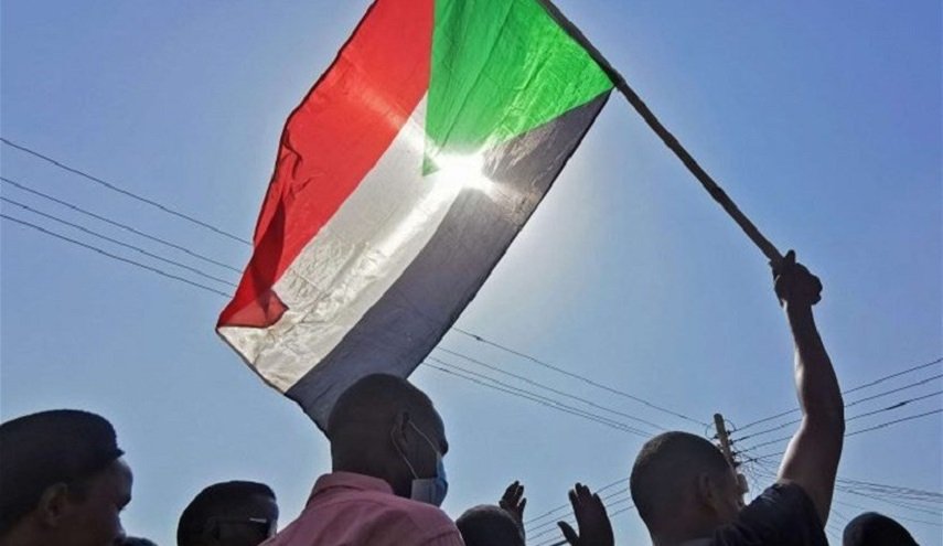 تظاهرات سودانية تقطع الطرق مع مصر.. والسبب 