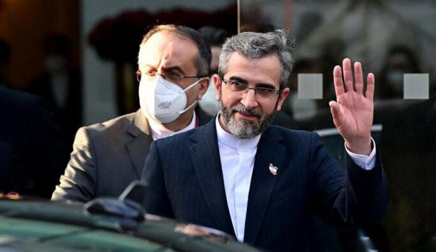 كبير المفاوضين الإيرانيين في المحادثات النووية يغادر طهران متوجها إلى فيينا