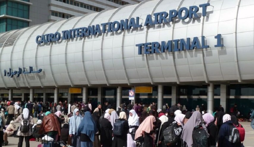 مطار القاهرة ..إحباط تهريب 600 غرام من الذهب تحت ملابس مسافر!