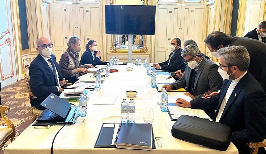 رئيس الوفد الإيراني المفاوض يلتقي بممثلي الترويكا الأوروبية 