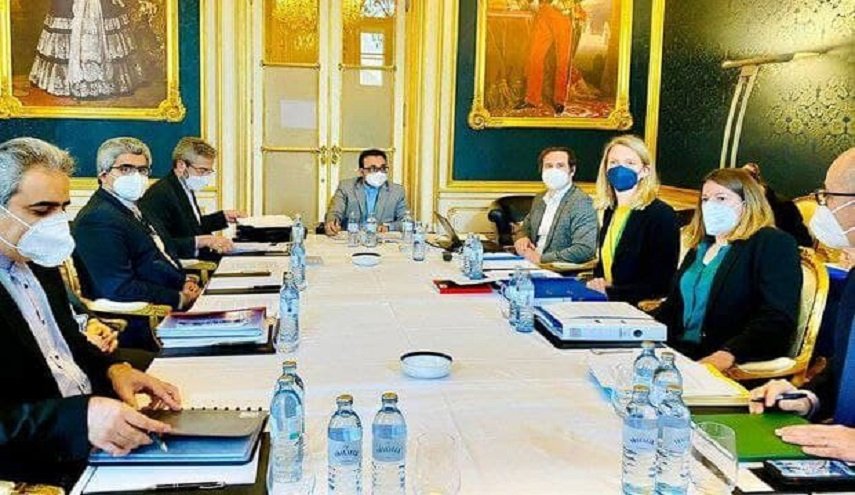 تواصل المباحثات بين الوفدين الإيراني والأوروبي في فيينا