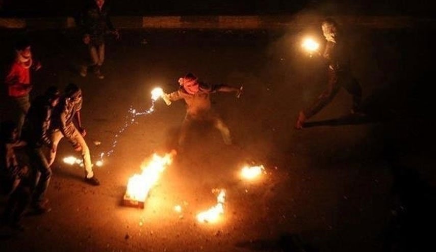زجاجات حارقة صوب مركبات مستوطنين وإحراق واحدة بالضفة المحتلة