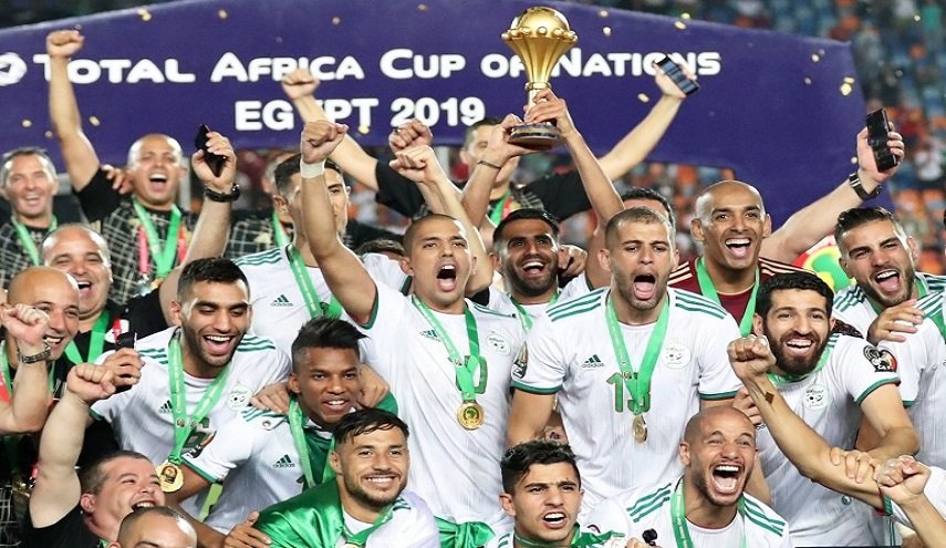 رئيس الاتحاد الأفريقي يوجه رسالة لمنتخب الجزائر!
