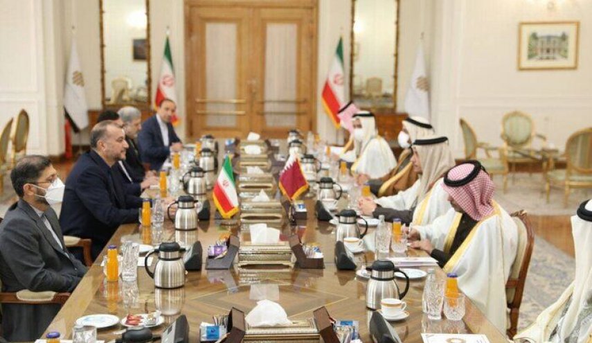 وزير الخارجية الايراني يستقبل نظيره القطري ويناقش معه القضايا ذات الاهتمام المشترك 