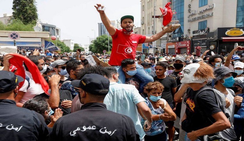 تونس..دعوات للتظاهر الأحد وسط أزمة سياسية واقتصادية خانقة