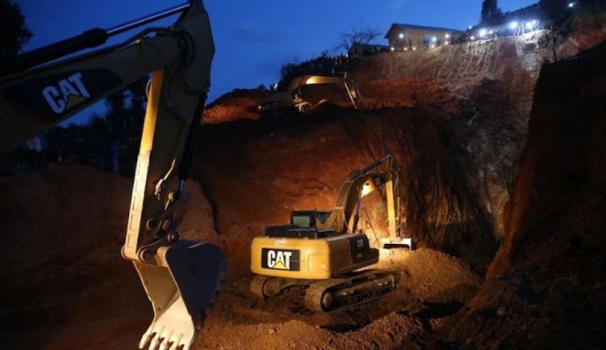 شق صخري يوقف عملية الحفر اليدوي لإخراج الطفل المغربي ريان من البئر