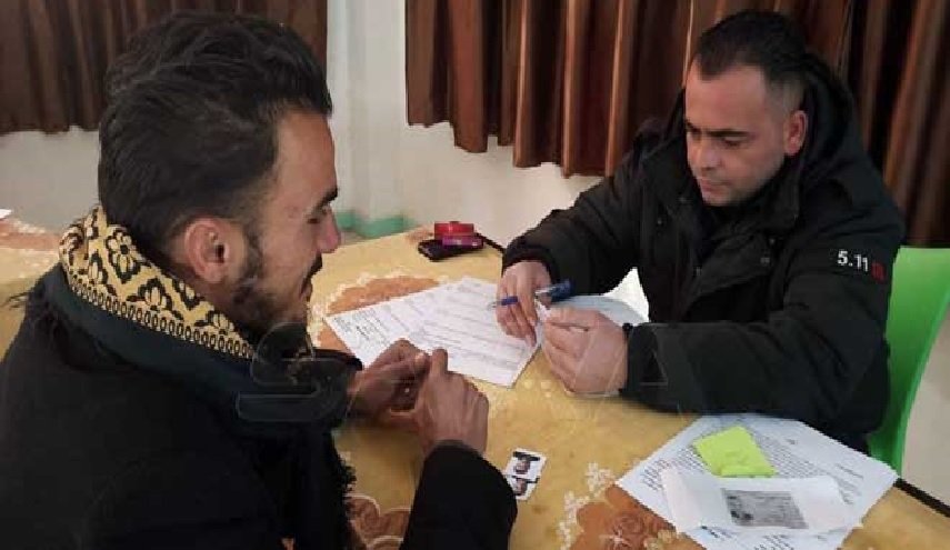 بالصور.. انضمام المئات لعمليات التسوية في دير الزور والرقة وحلب