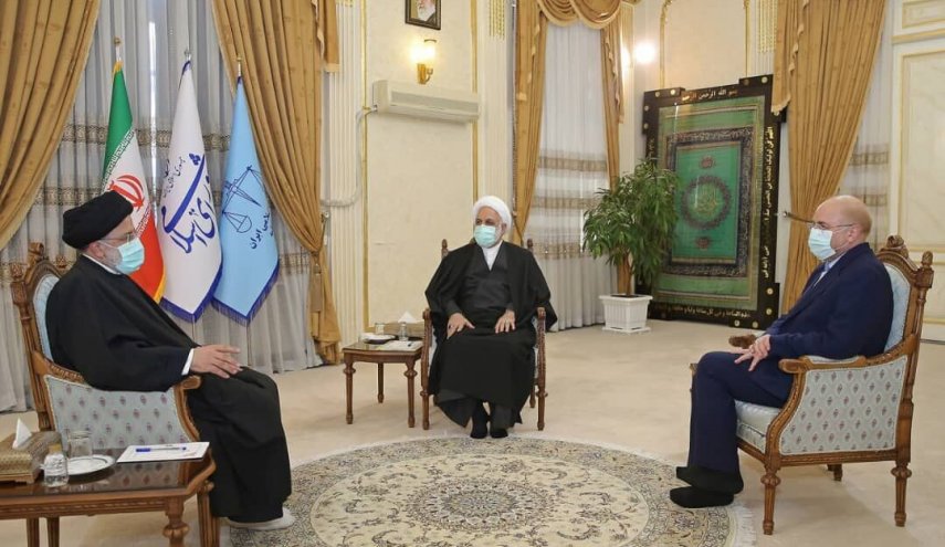 رئيس القضاء الايراني يستضيف الاجتماع الاسبوعي لرؤساء السلطات الثلاث