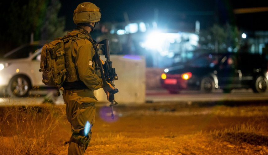 مقاومون فلسطينيون يطلقون النار صوب جنود الاحتلال غرب جنين