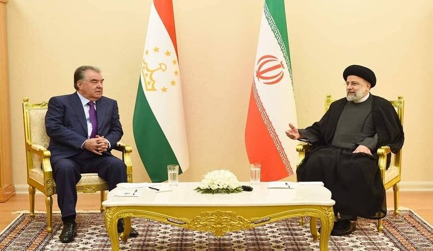 الرئيس الطاجيكي يهنئ بذكرى انتصار الثورة الاسلامية 