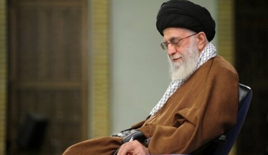 قائد الثورة: إنتاج الادوات المكتبية ذات الجودة العالية في البلاد يبعث على الفخر