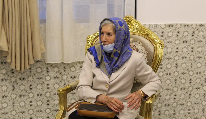مناضلة سابقة تعتذر عن منصب عرضه عليها الرئيس الجزائري