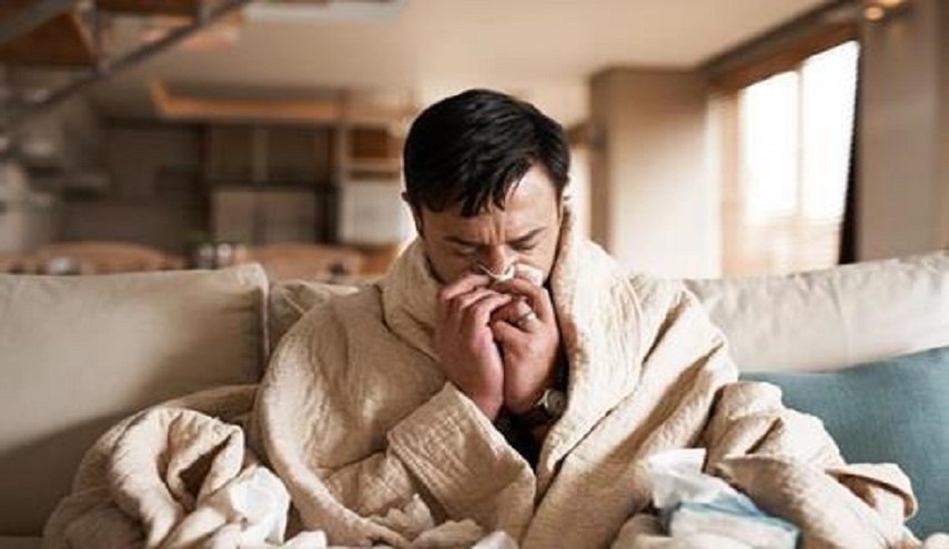 كيف نميز بين أعراض أوميكرون ونزلات البرد؟!
