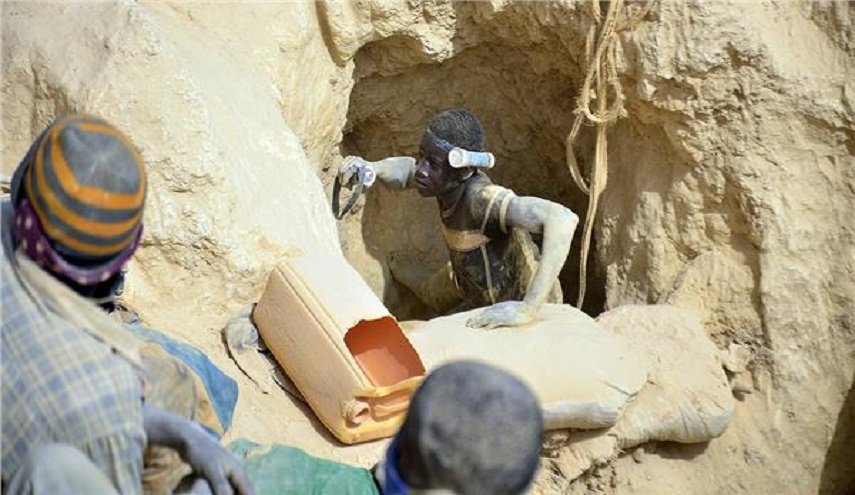مصرع 60 شخصا في انفجار بمنجم ذهب في بوركينا فاسو
