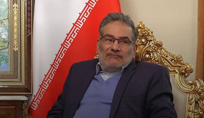 شمخاني ومستشار الأمن القومي البريطاني يناقشان رفع الحظر
