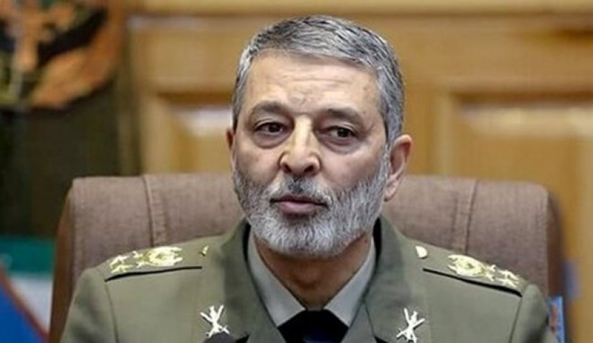 قائد الجيش الايراني يؤكد اهمية تعزيز القدرات الدفاعية