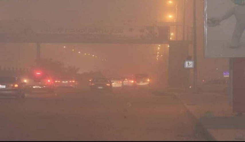 عاصفة ترابية تضرب محافظتي كربلاء والنجف بالعراق
