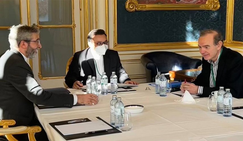 لقاء ثنائي يجمع علي باقري كني في فيينا مع إنريكي مورا
