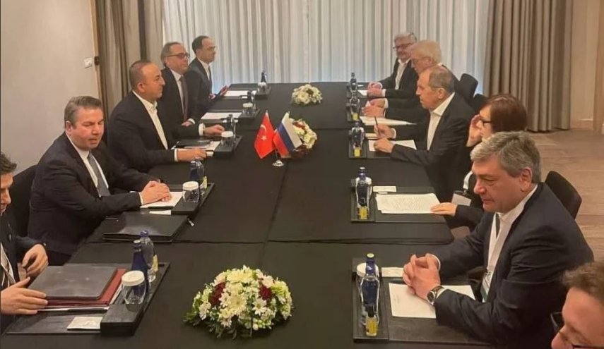 بدء  اجتماع بين لافروف وكوليبا بمشاركة تشاووش أوغلو