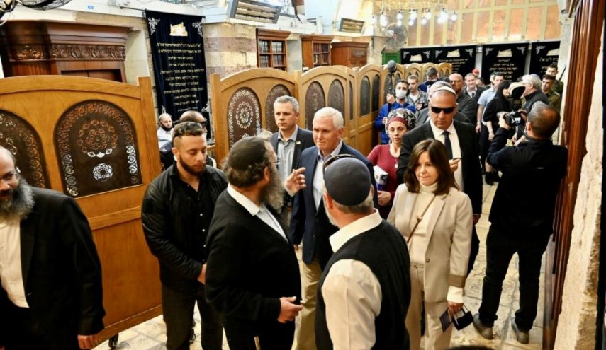 نائب الرئيس الأمريكي السابق يقتحم المسجد الإبراهيمي