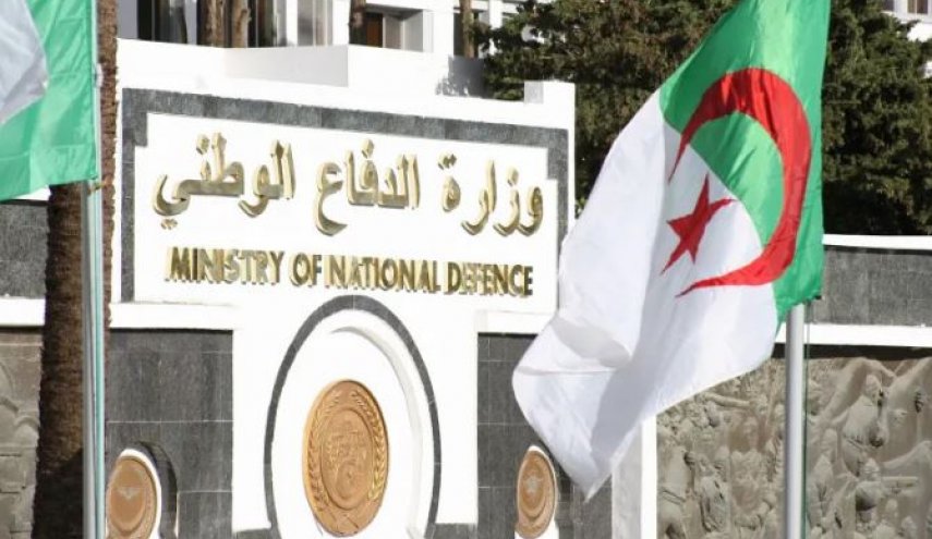 جيش الجزائر يتهم 'جهات معروفة'بمحاولة عرقلة مسيرة البلاد