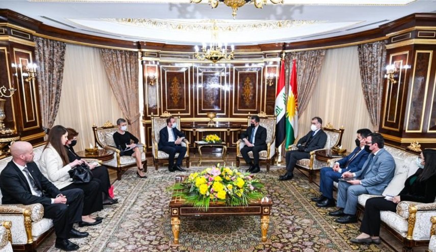 بارزاني يبحث مع وفد اوروبي مستجدات الوضع السياسي بالعراق