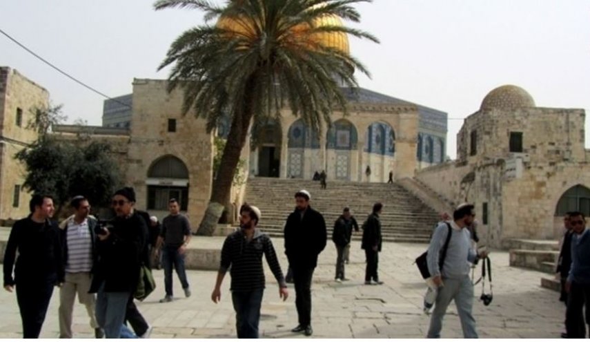 عشرات الصهاينة يقتحمون قبلة المسلمين الاولى..