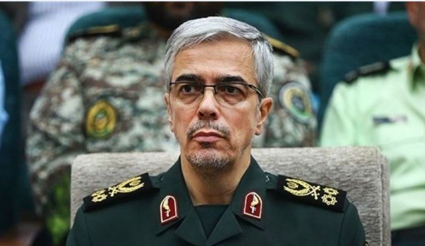 اللواء باقري يتفقد انجازات القوة البحرية للجيش الايراني