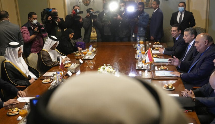 مصر وقطر تشكلان لجنة وزارية لتعزيز التعاون

