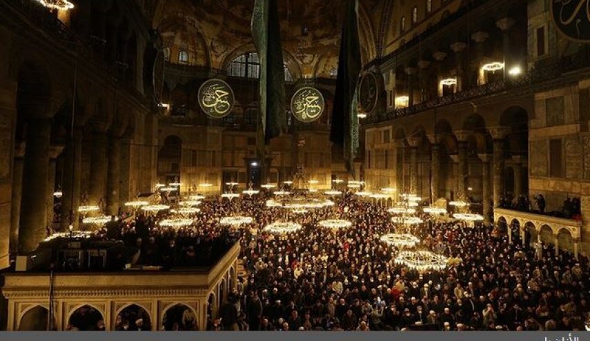 إقامة صلاة التراويح في جامع آيا صوفيا لأول مرة منذ 88 عامًا