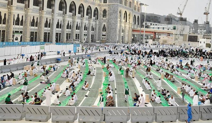 بعد عامين.. عودة موائد الإفطار إلى الحرمين الشريفين