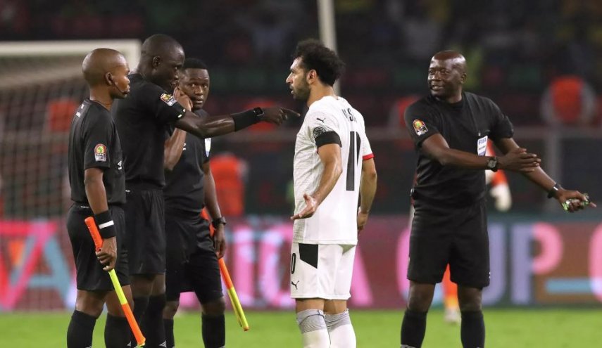 ما حقيقة مقتل حكم مبارة الجزائر والكاميرون المؤهلة لكأس العالم 2022؟