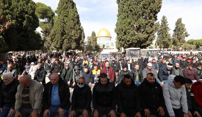 الإحتلال يمنع هذه الفئة من دخول الاقصى..
