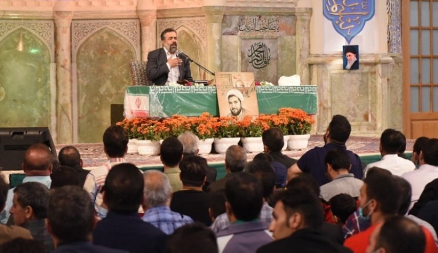 وداع جانسوز زائران حرم مطهر رضوی با پیکر دومین شهید حادثه تروریستی/ تشییع پیکر شهید دارایی تا ساعاتی دیگر ‌+ فیلم