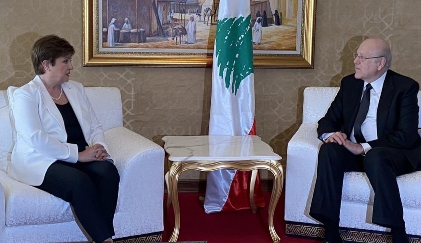 بيانات على القاعدة الثلاثية....!