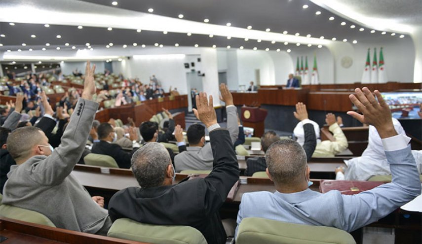 الجزائر.. إخطارات برفع الحصانة عن 19 برلمانيا