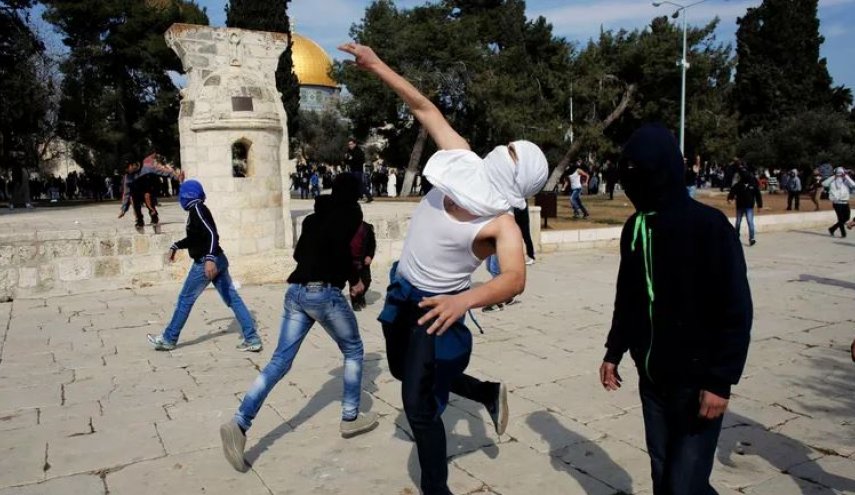 إصابة 4 مستوطنين رشقًا بالحجارة قرب القدس
