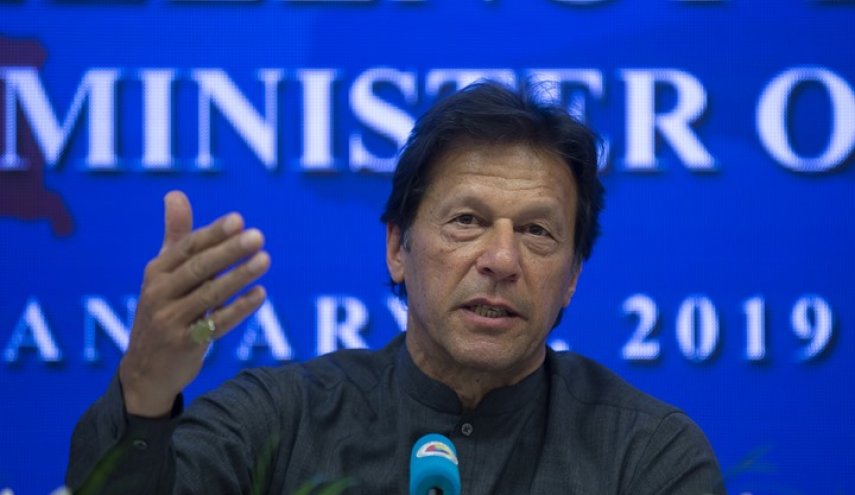 الإمارات تحذر الباكستانيين من دعم عمران خان