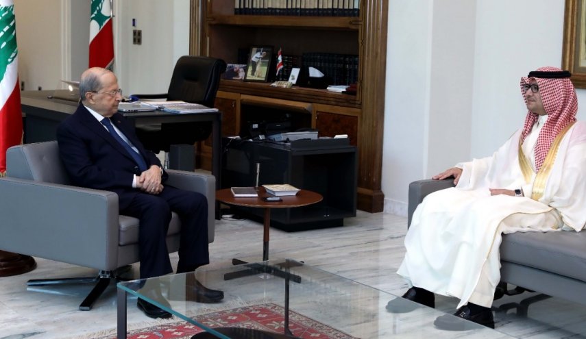 الرئيس اللبناني عون يستقبل سفير السعودية في بيروت
