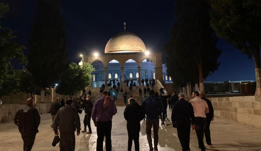 قوات الاحتلال تعتدي على المصلين في المسجد الاقصى