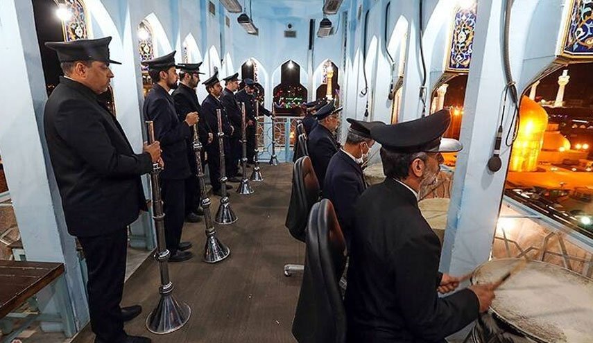 شاهد.. مراسم ' ضرب النقارة ' في حرم الإمام الرضا (عليه السلام) 