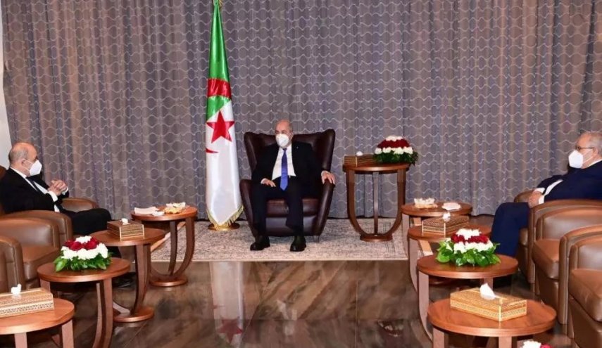 زيارة لودريان غير المعلنة إلى الجزائر تكشف عن 'ارتباك' فرنسي