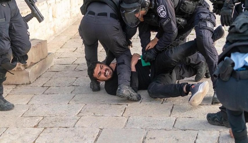 بينهم فتاة.. الاحتلال يعتقل 6 مقدسيين ويفرض الحبس المنزلي على آخرين
