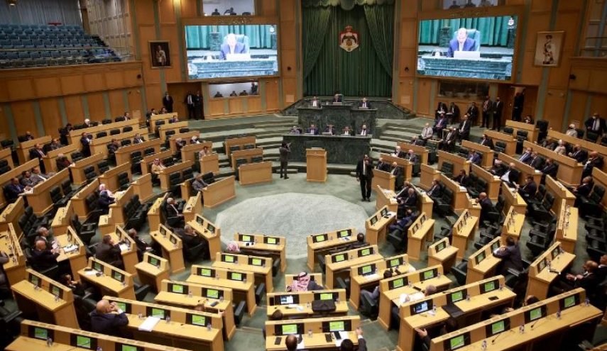 البرلمان الأردني يوافق على رفع مذكرة تتضمن المطالبة بطرد السفير الإسرائيلي