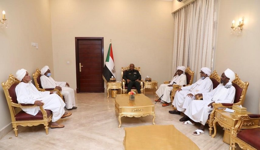  البرهان يرحب بمبادرة الحكماء لتوحيد وتنسيق المبادرات الوطنية