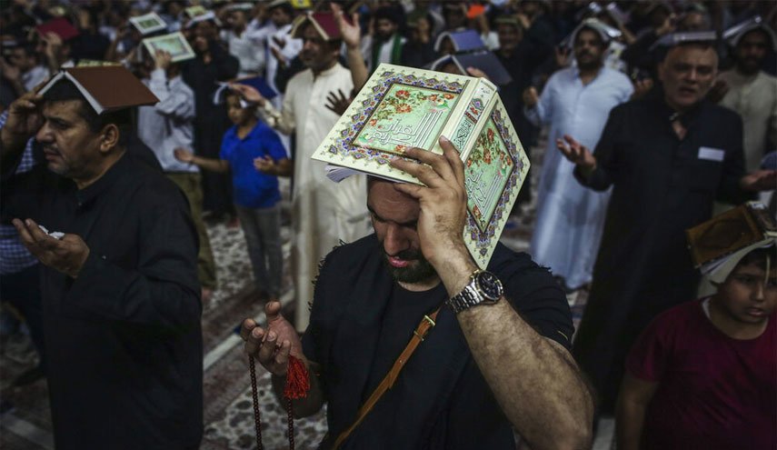 شاهد: احياء الليلة الأولى من ليالي القدر في مرقد الإمام علي (ع)